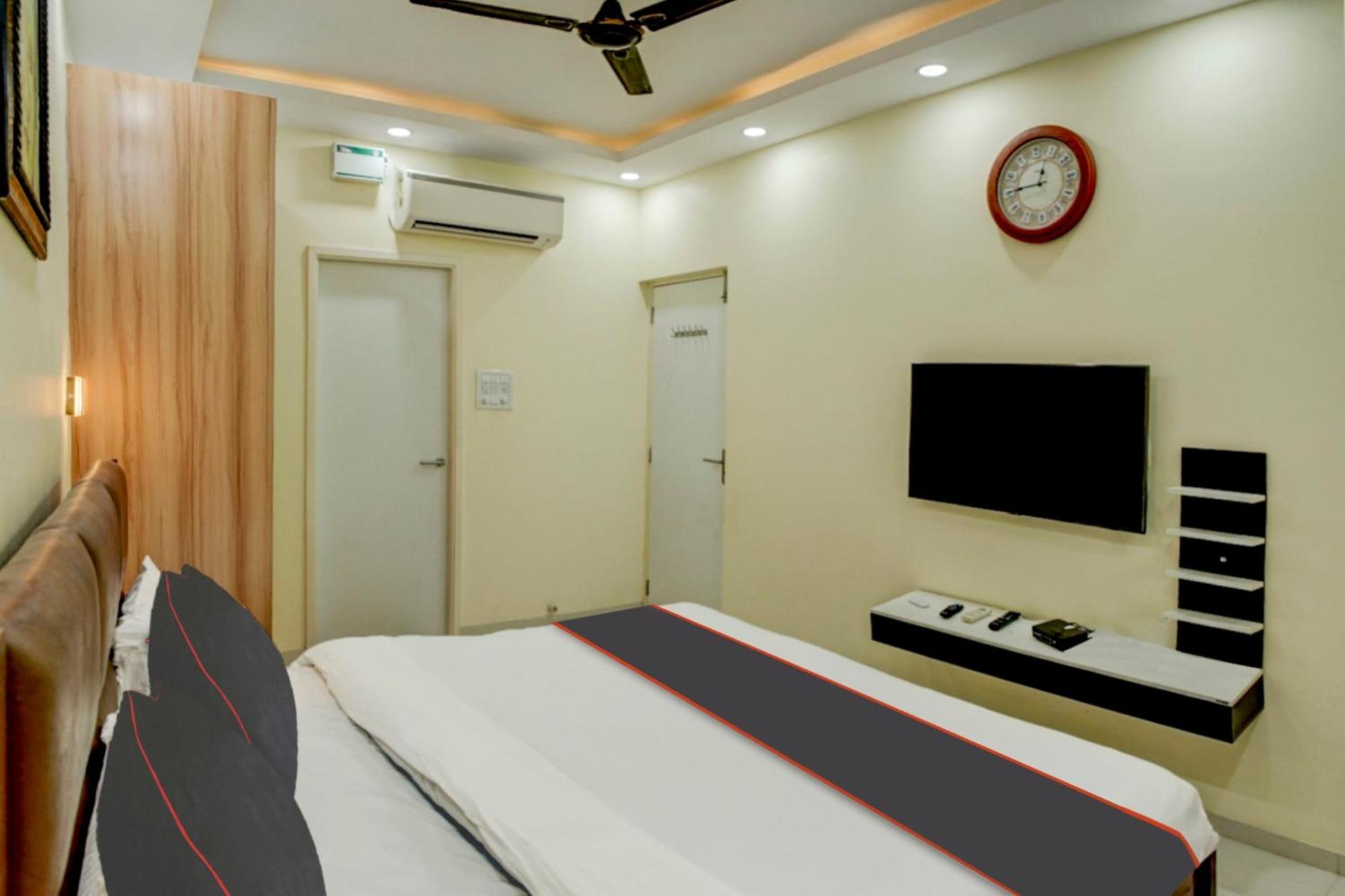 Flagship Santoshi Holiday Home 다볼림 외부 사진