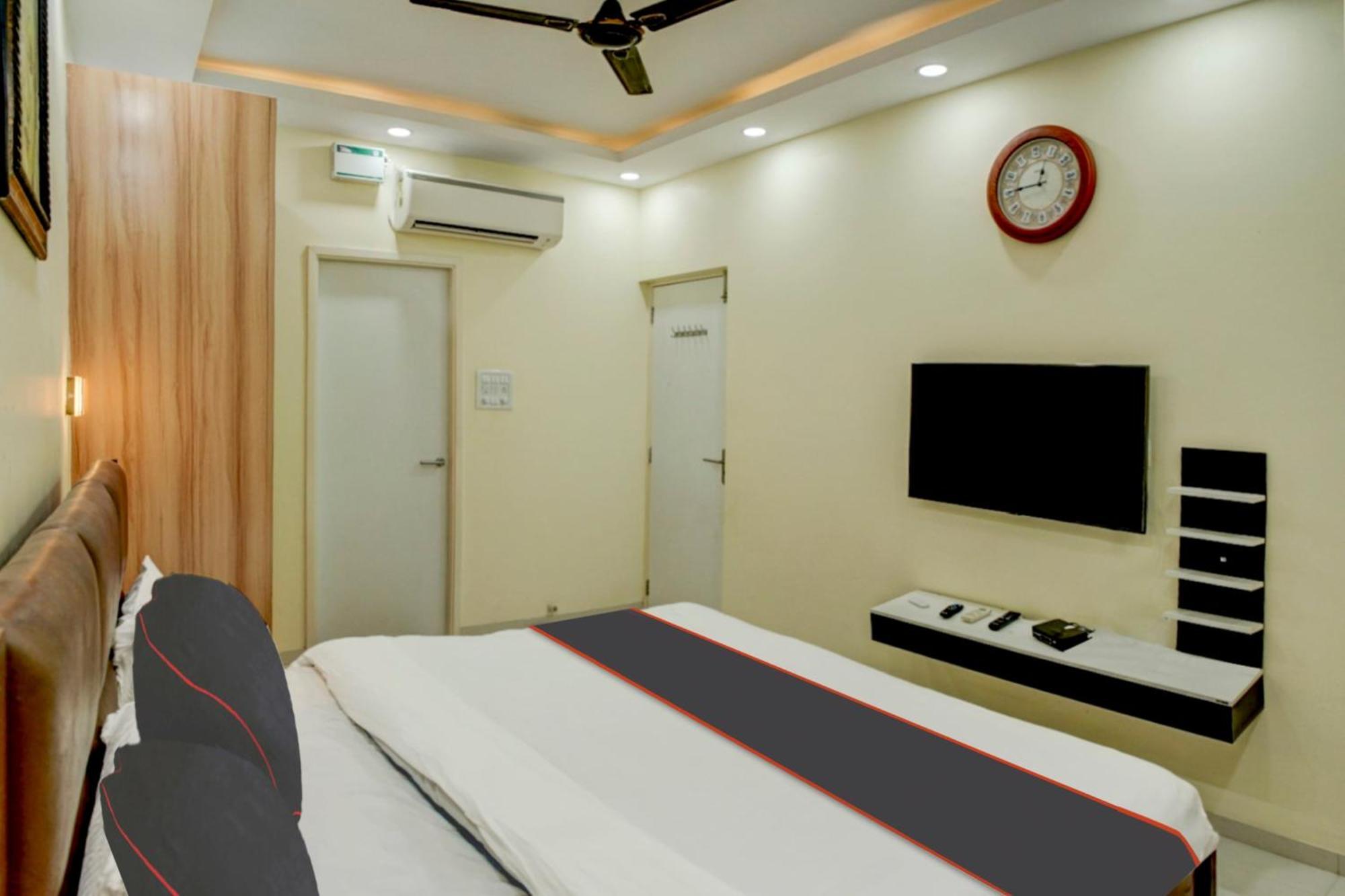 Flagship Santoshi Holiday Home 다볼림 외부 사진
